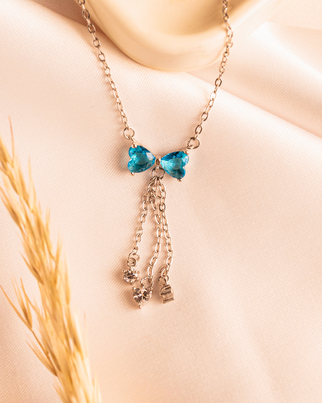 Royal Love Bow Necklace